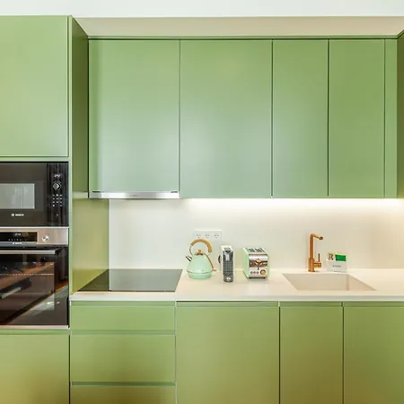 Apartment Savvy Signature *