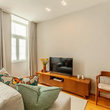 Apartment Savvy Signature *